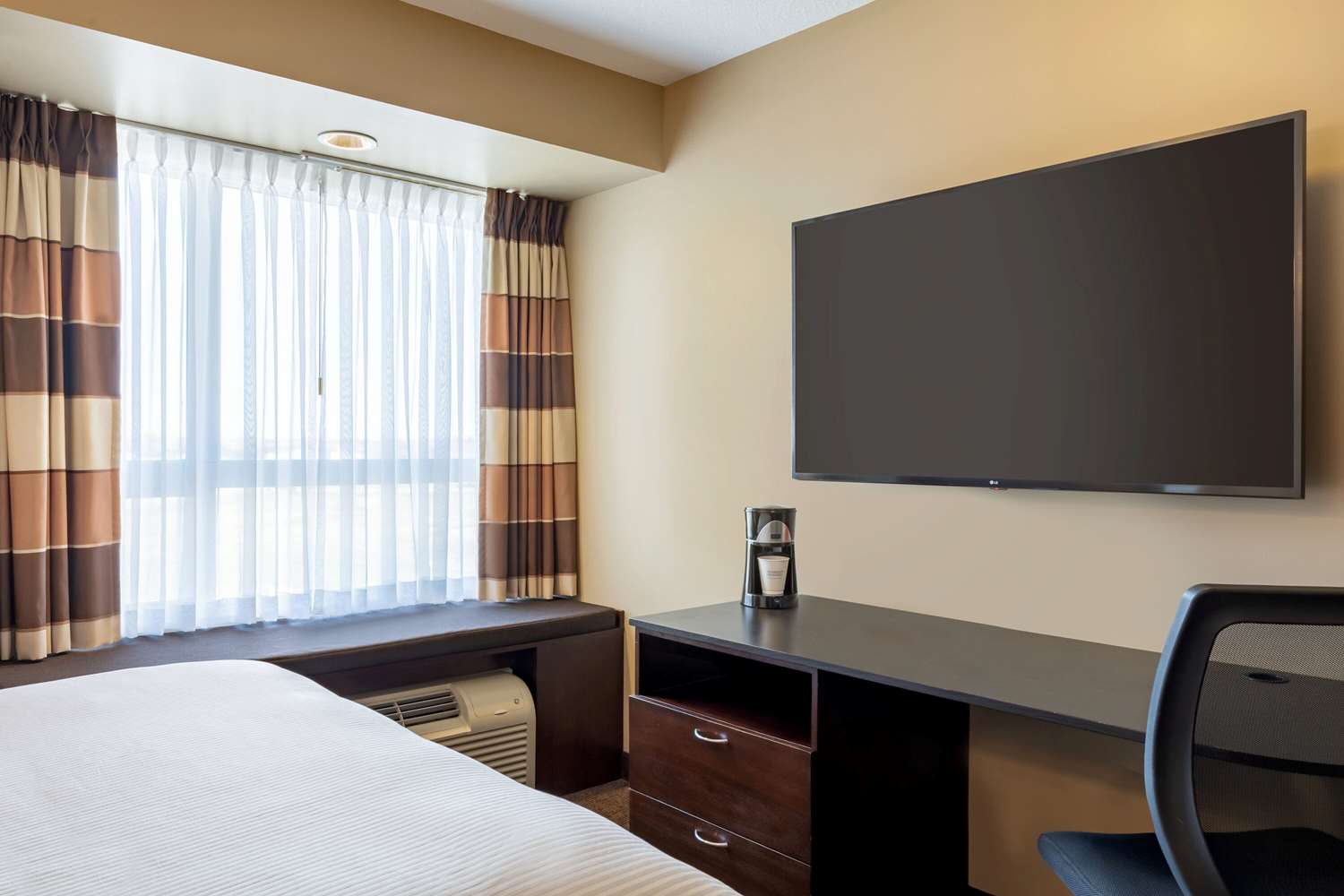 Microtel Inn Suites By Wyndham Weyburn 10/27