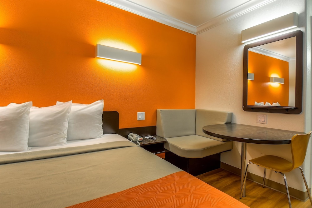 Motel6 Menifee, CA 44/71