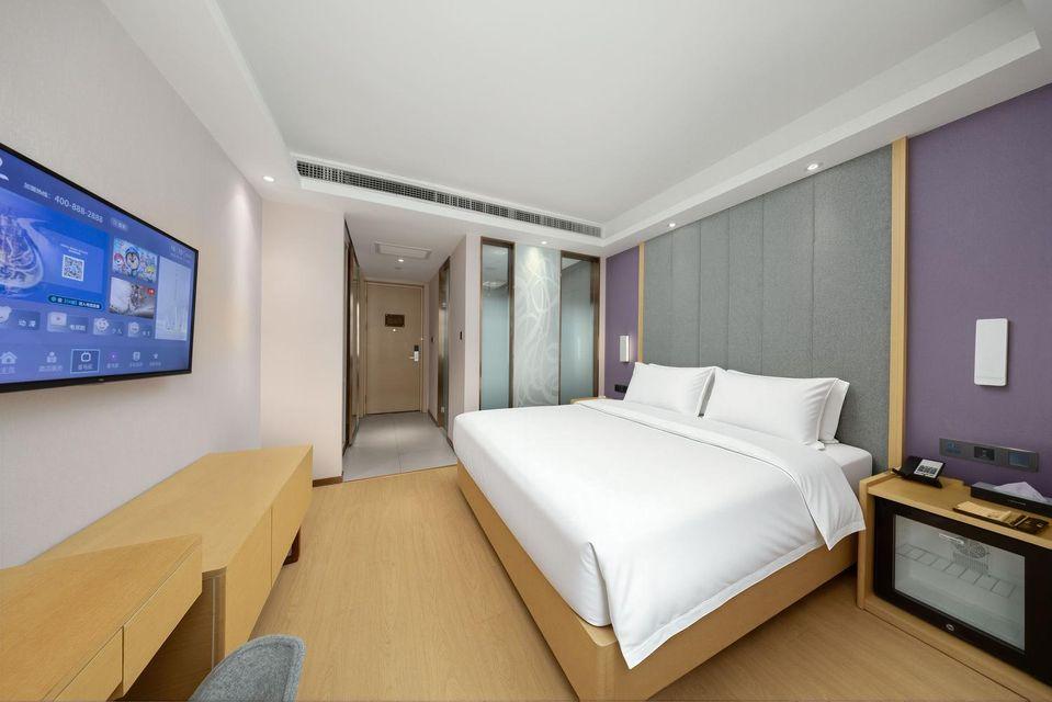 Deluxe, King Bed