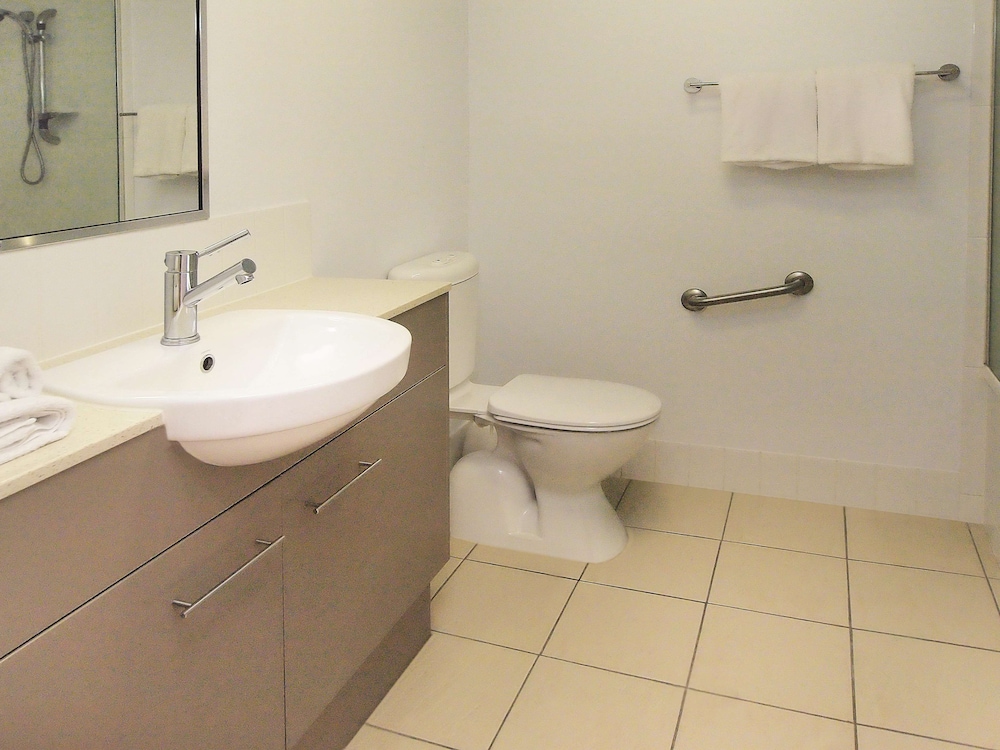 Oaks Townsville Gateway Suites 23/70