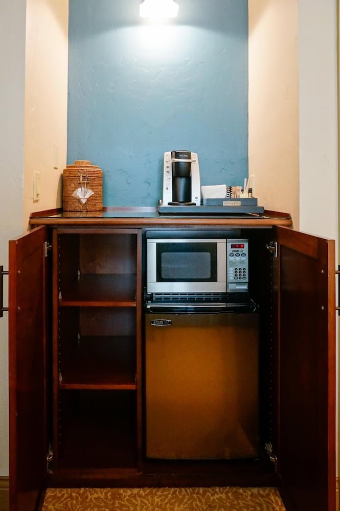 Blue Dolphin Inn 20/32