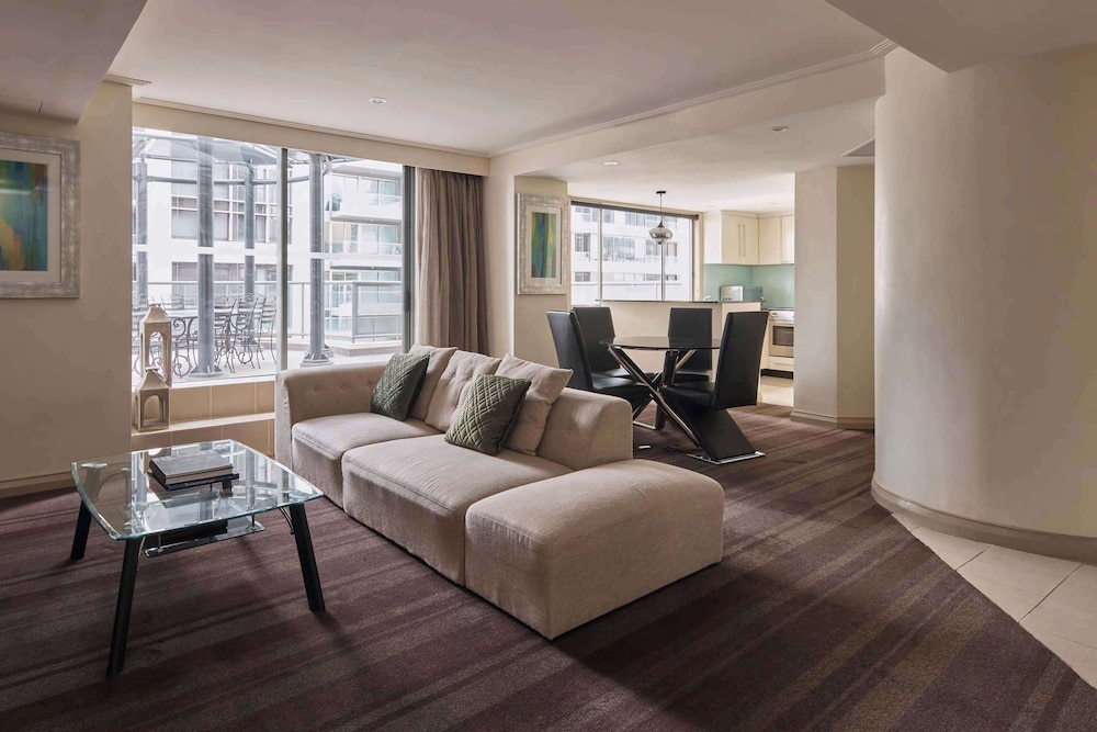 RYDGES WORLD SQUARE 18/66
