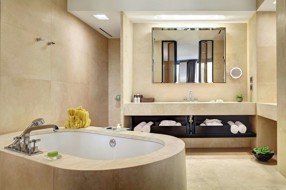 جناح سوبيريور بسرير كينج بإطلالة على الحديقة بغرفة نوم واحدة، Bulgari Hotel Milano 9/10