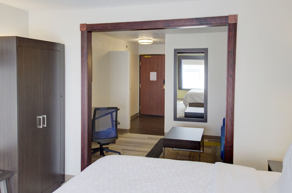 Holiday Inn Express Hotel Suites Le Mars 20/48
