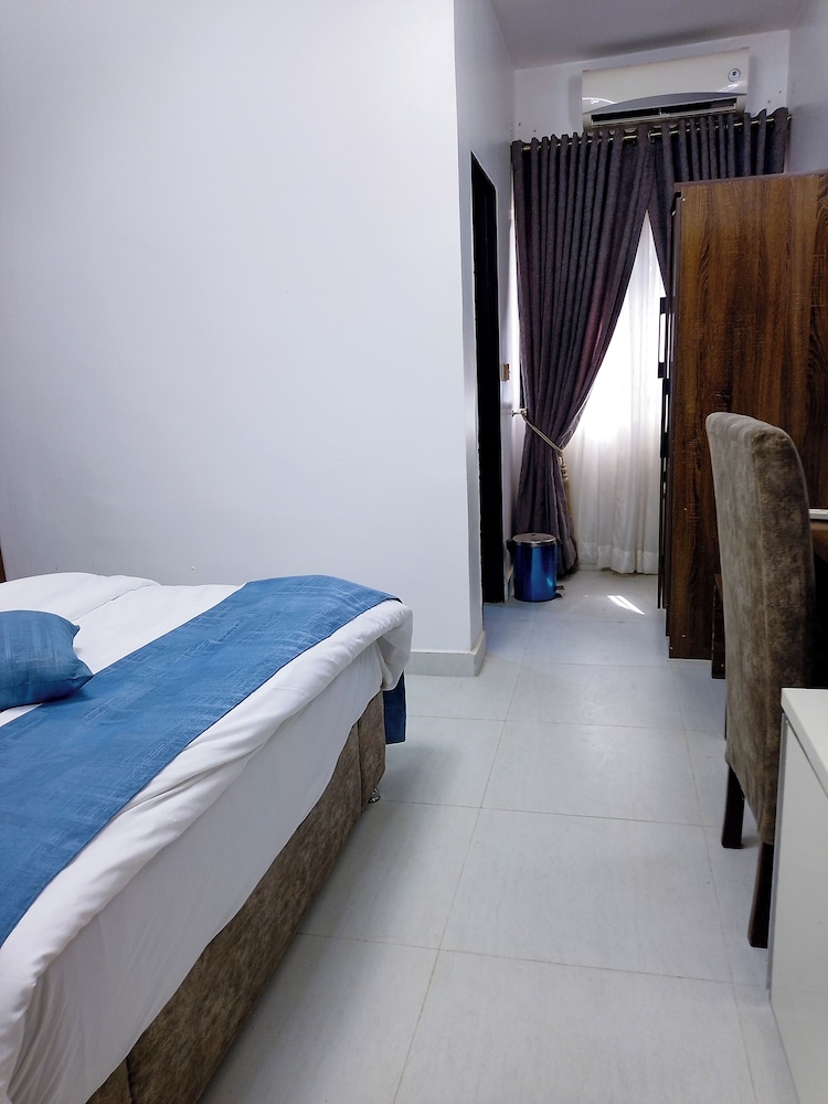 Dreamland Suites 10/45