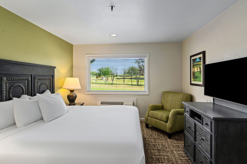 3 Bedrooms, Standard, Twin Beds, King and Queen Murphy Bed, Queen Bed, Kitchen