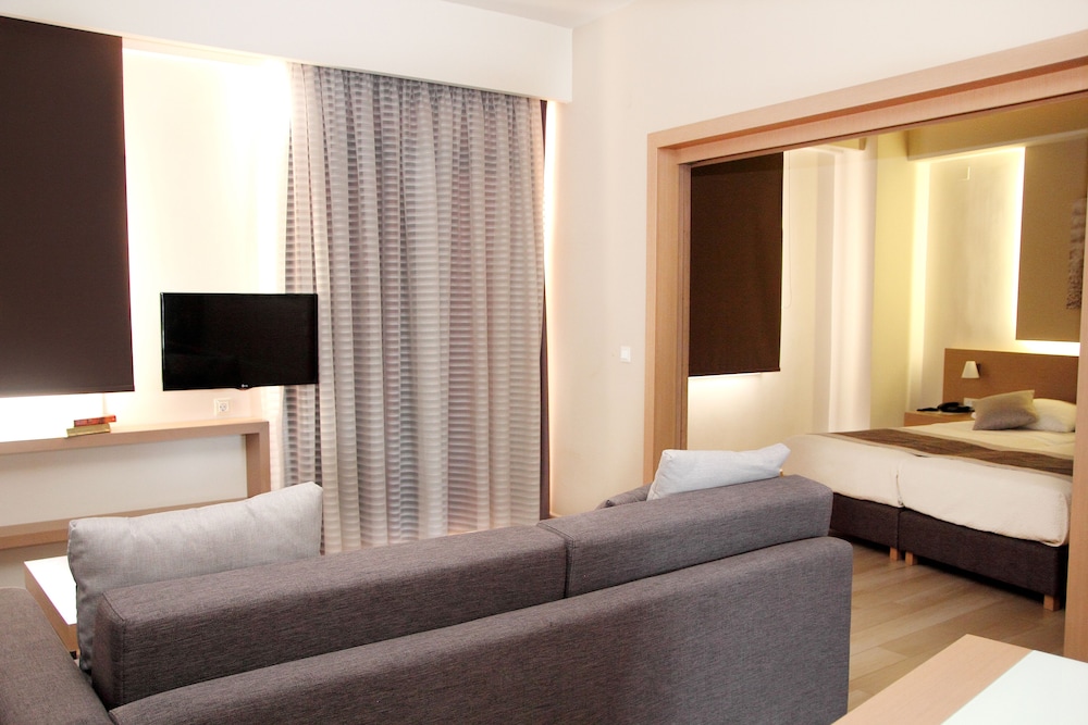 Renieris Hotel 26/75