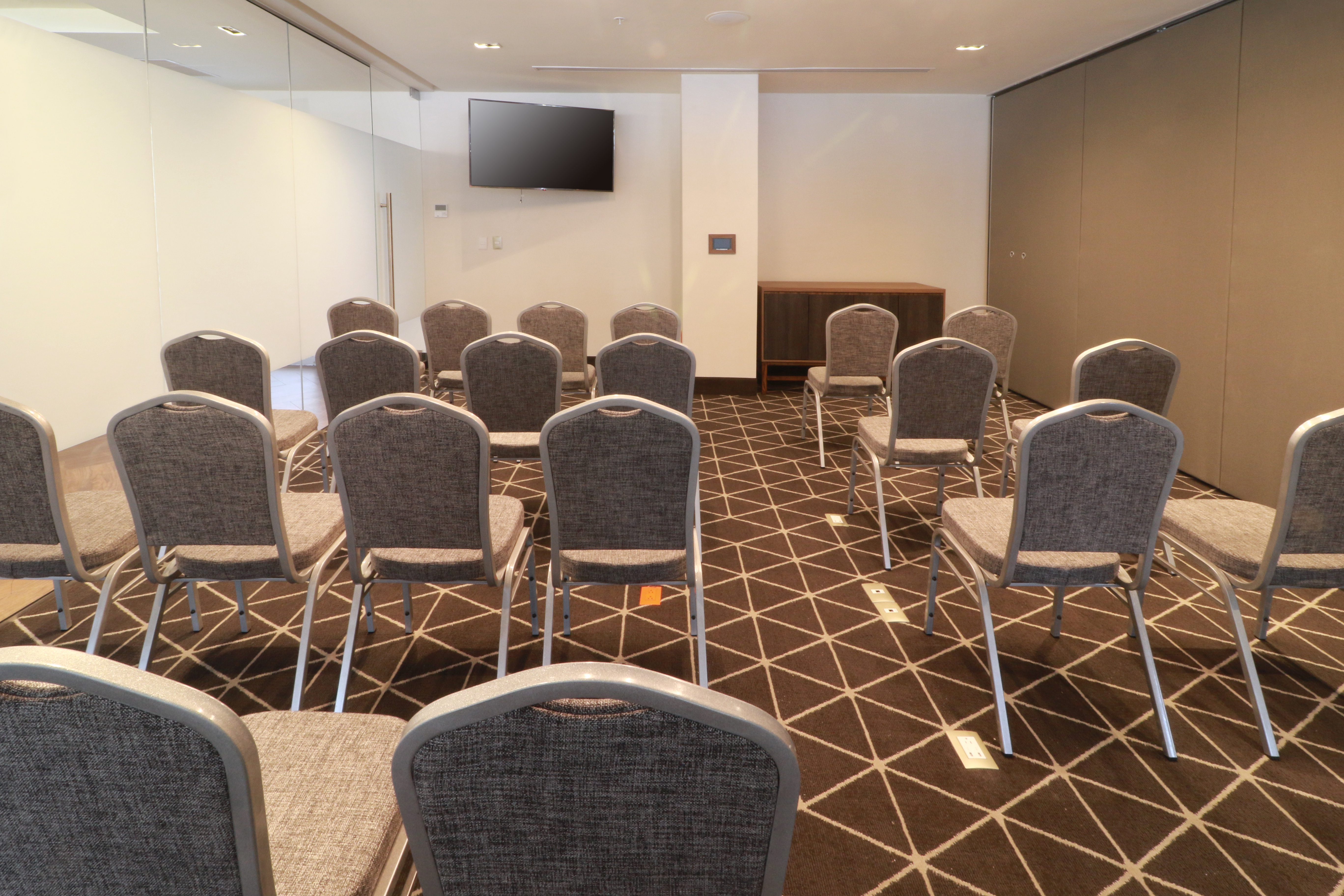 Holiday Inn And Suites Monterrey Apodaca Zona Airport 66/77