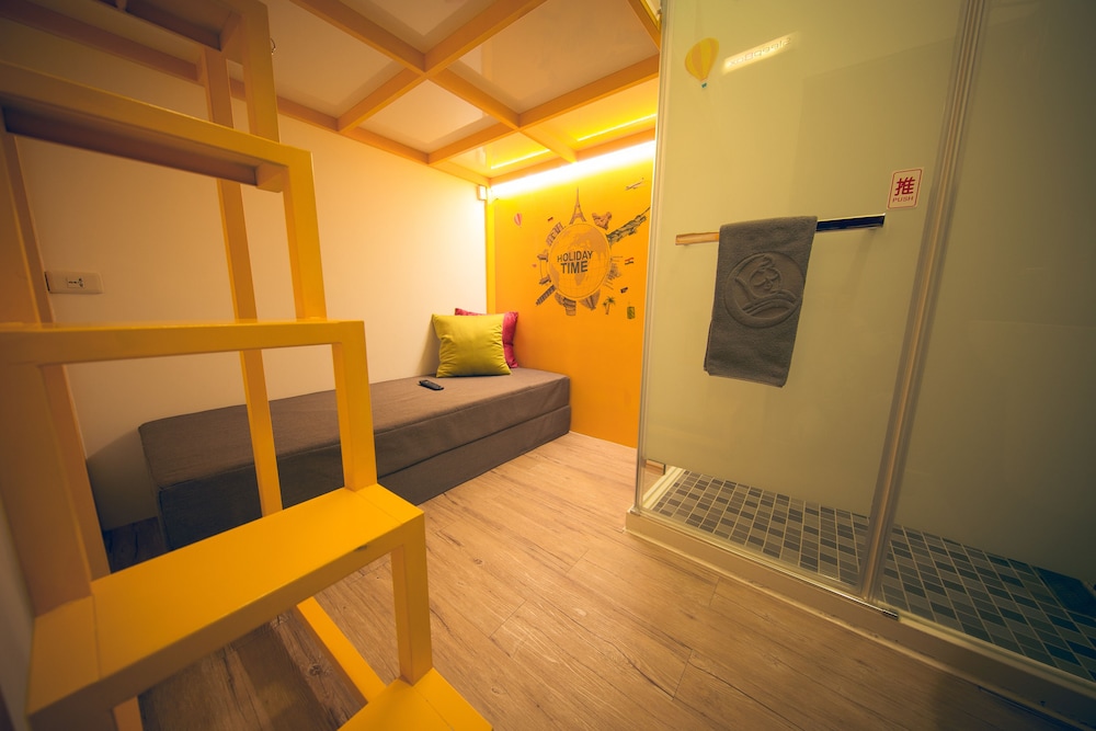 Sleep Box Hostel 44/50