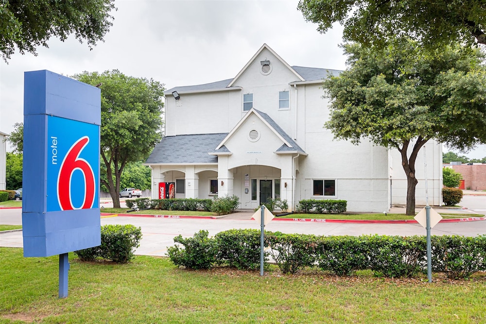 Motel6 Grand Prairie, TX - Near Six Flags Drive 37/44