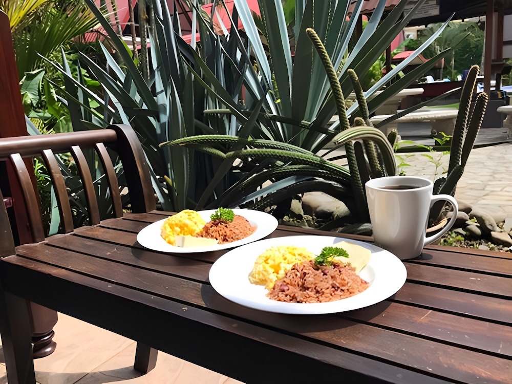 Hotel Los Ranchos 32/50