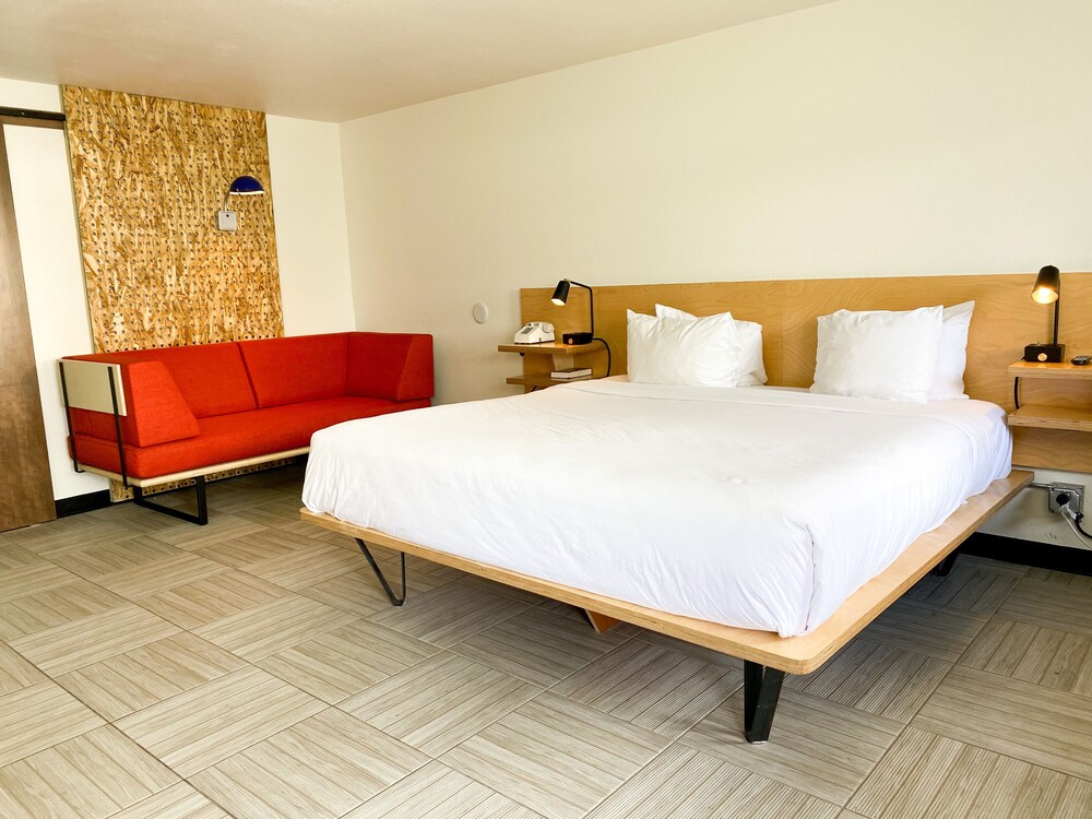 University Inn 25/63