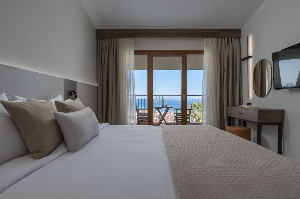 SUPERIOR, DOUBLE BED, SEA VIEW