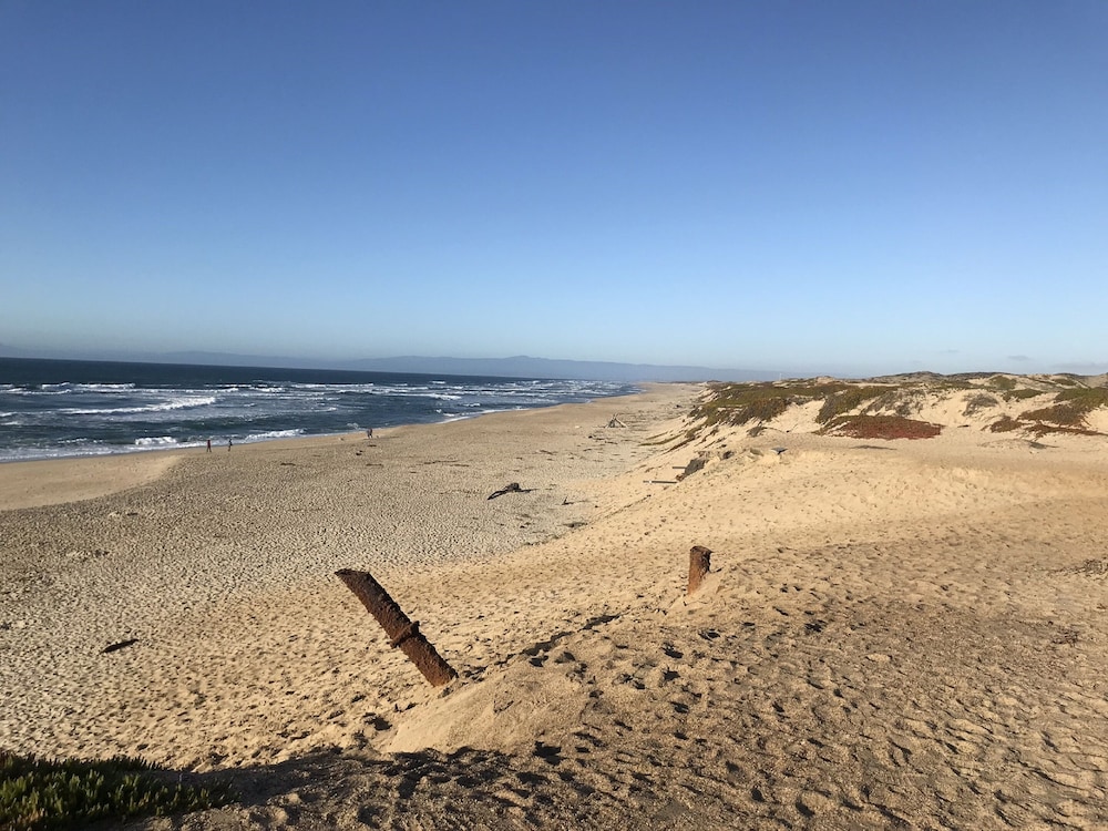 Country Inn & Suites by Radisson, Monterey Beachfront-Marina, CA 14/31