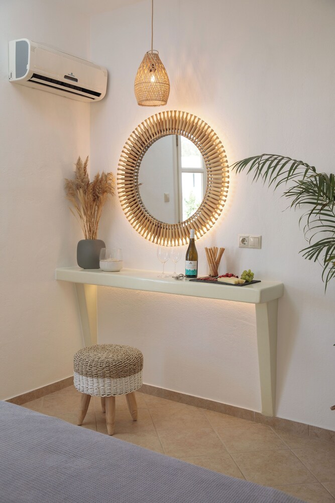 Maria S Rooms Studios 2/50
