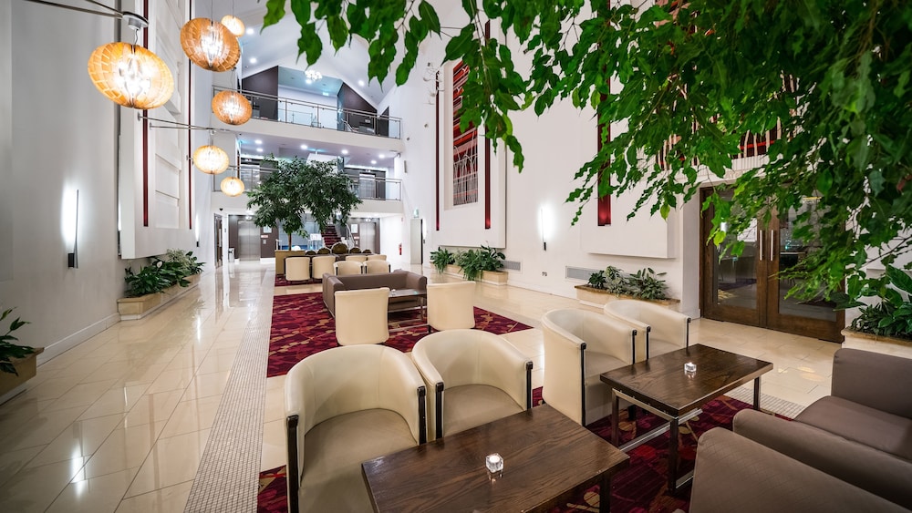 Cavan Crystal Hotel 45/57