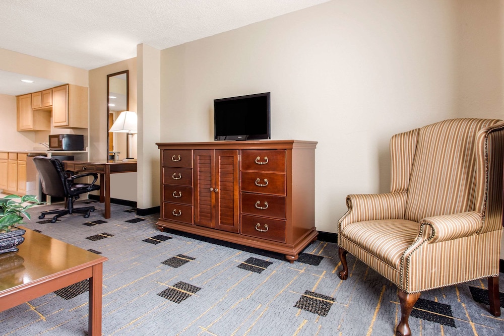 Quality Inn & Suites North Myrtle Beach 33/61