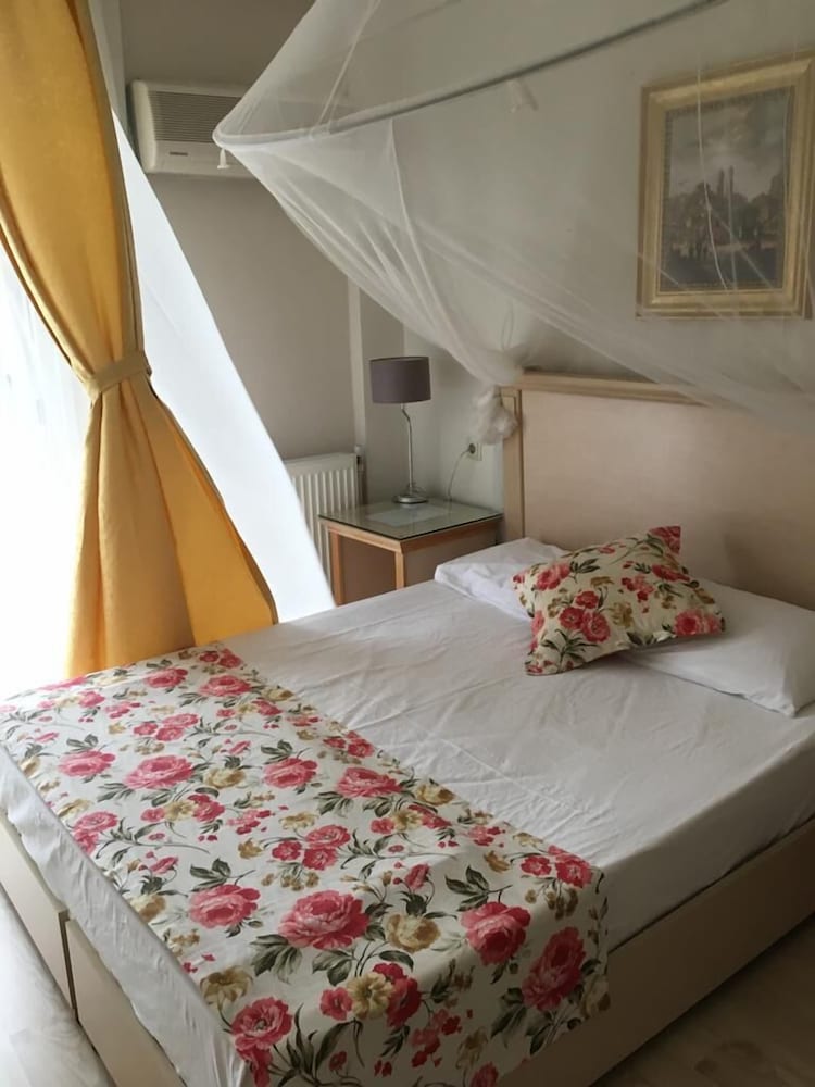 Melaike Otel 25/72