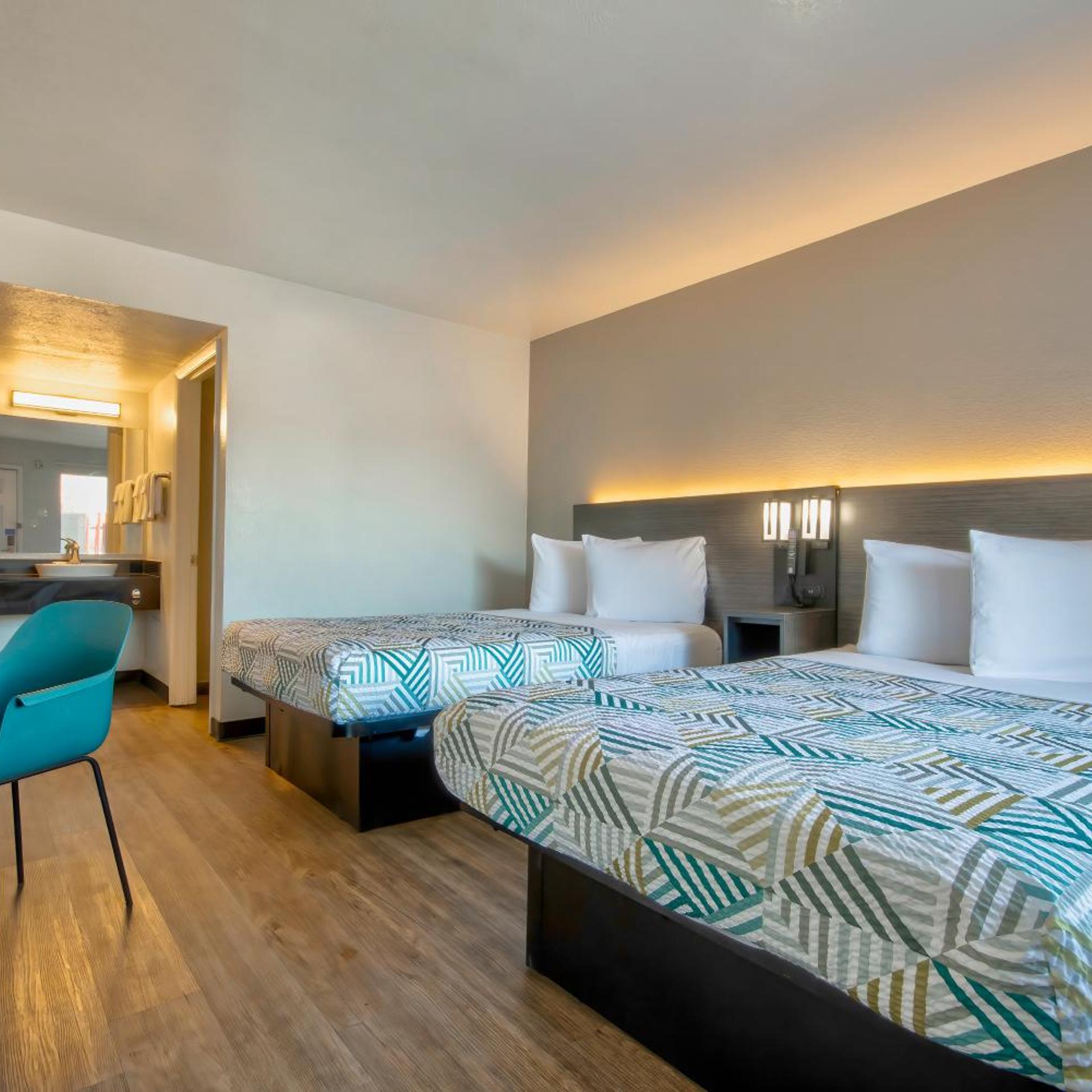 ROOM, QUADRUPLE