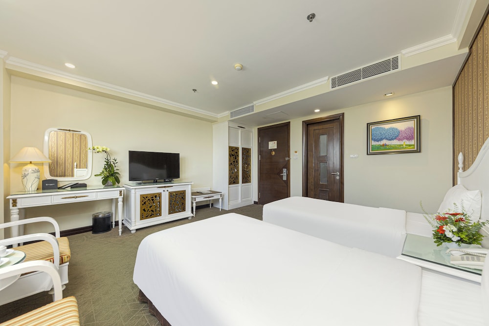 Chalcedony Hotel 20/50