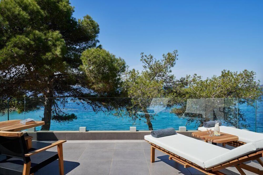 White Rocks Hotel & Bungalows 48/77