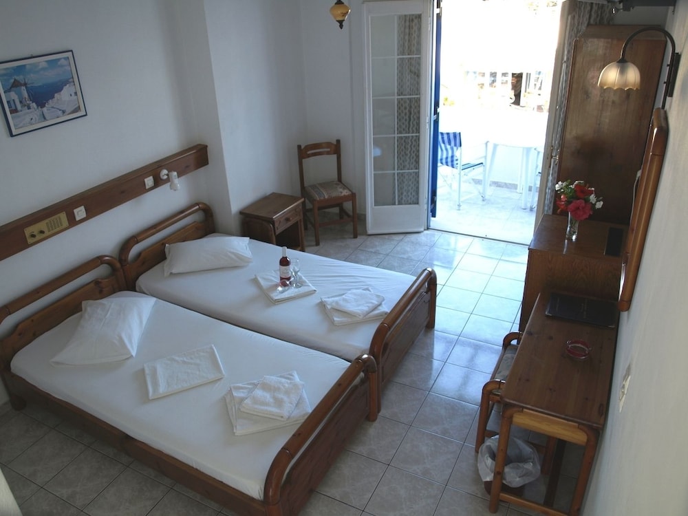 ROOM, TRIPLE, POOL VIEW