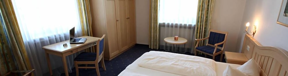 Hotel Roter Hahn Bed and Breakfast 12/44