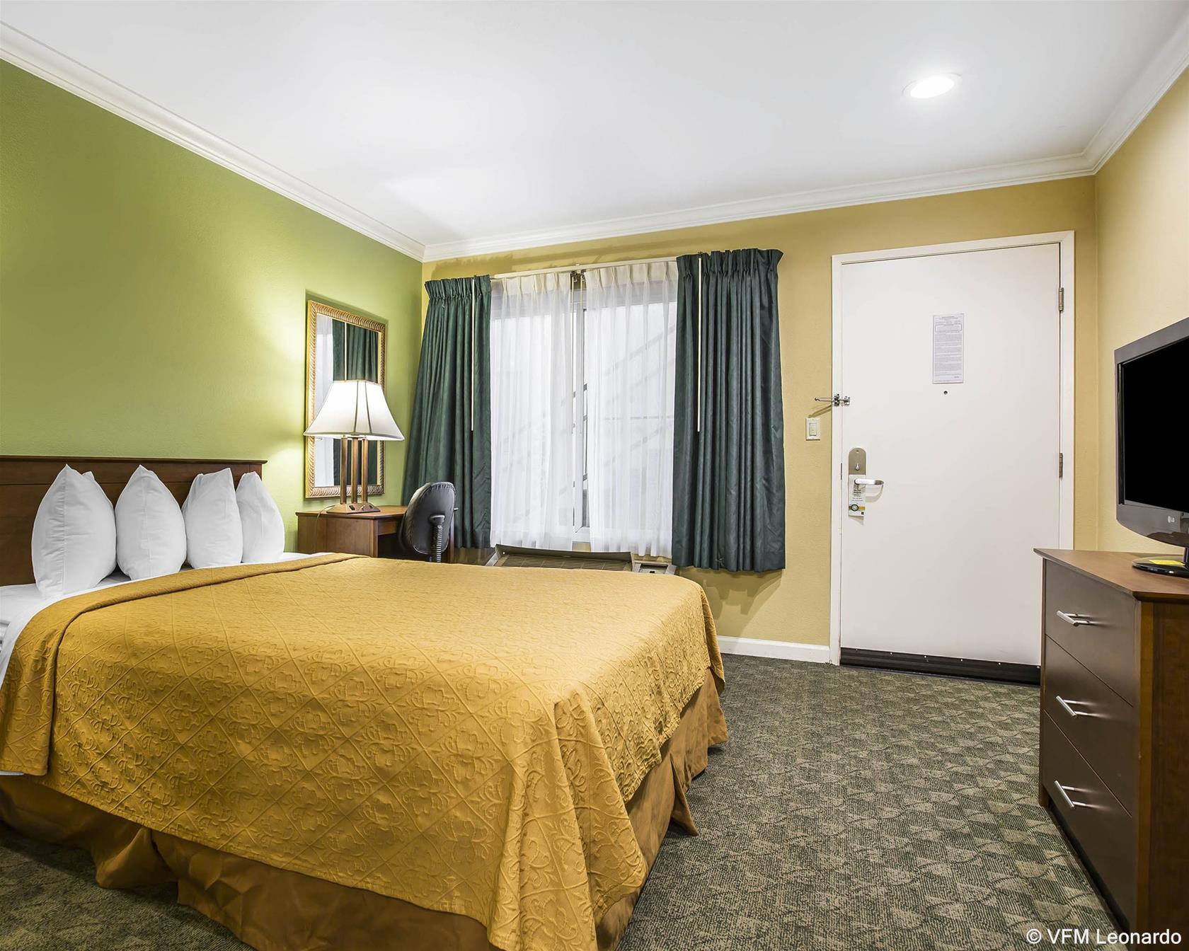 Hotel Santa Barbara, CA 10/44