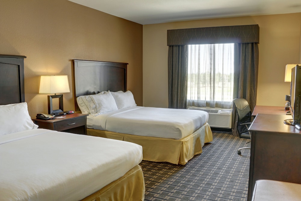 Holiday Inn Express Hotel & Suites Texarkana East 16/54