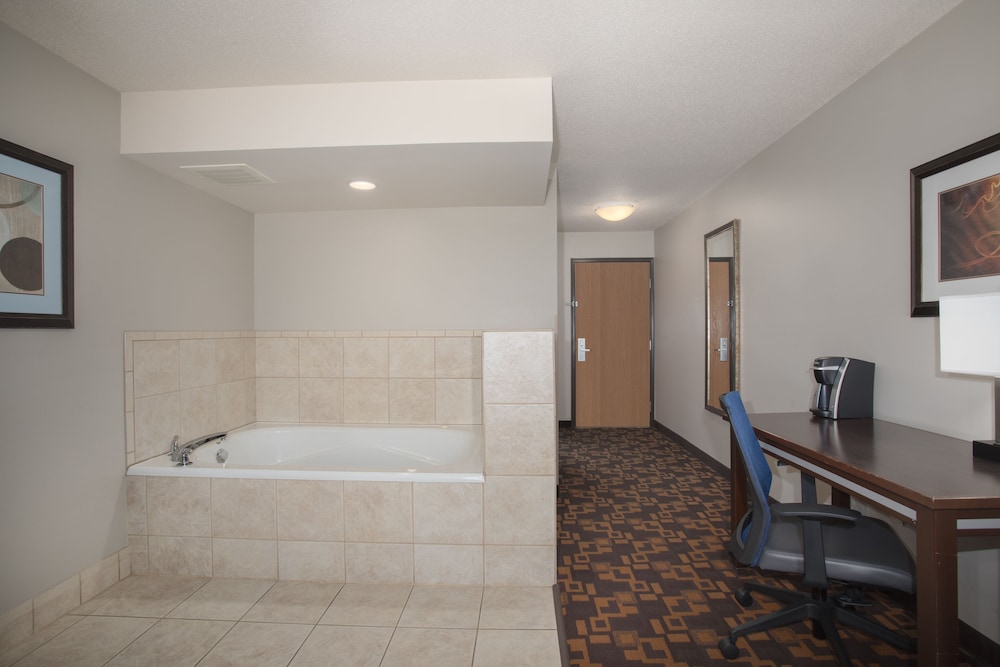 Holiday Inn Express Hotel Suites Yankton 37/71