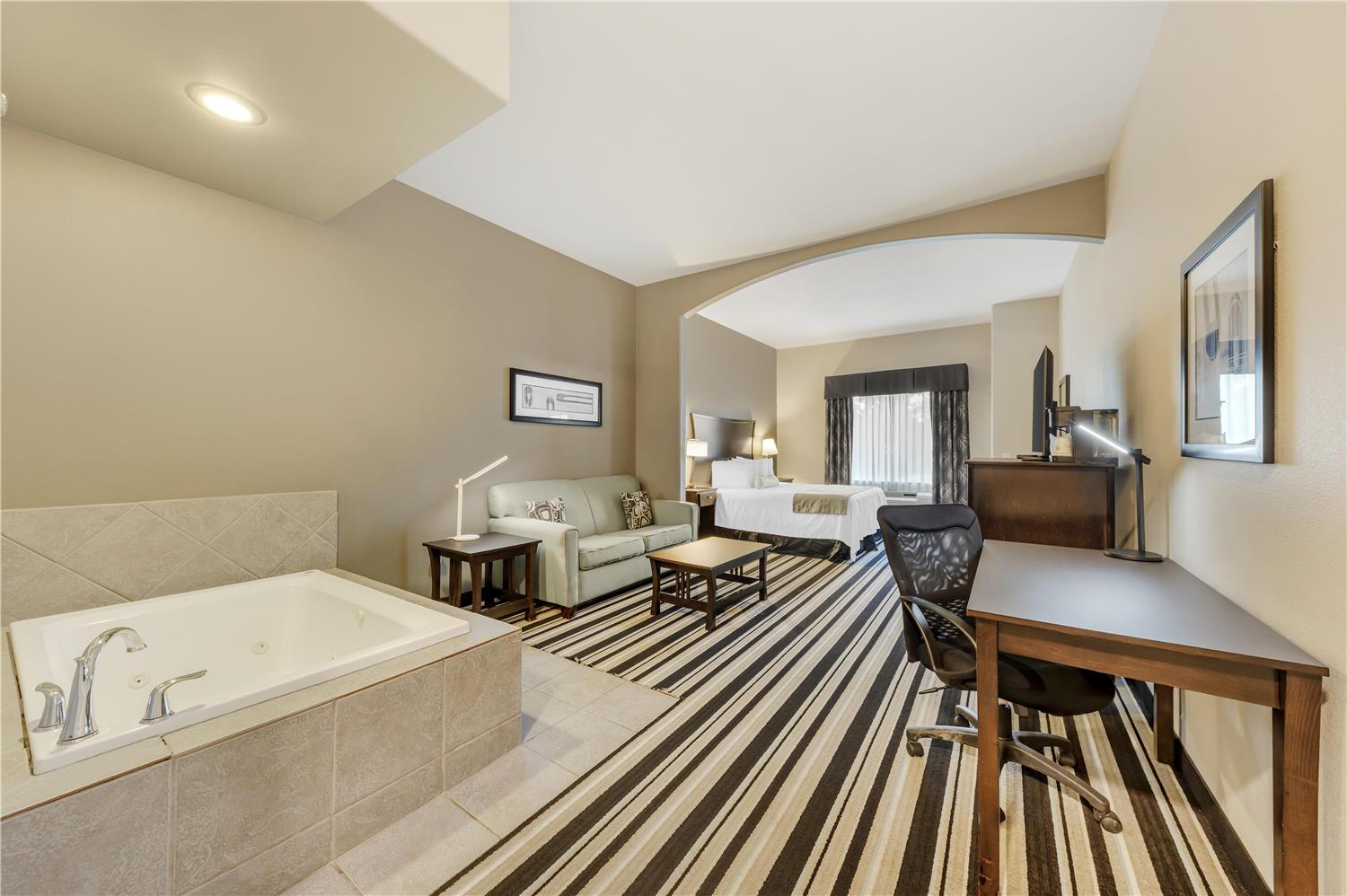 Best Western Plus Sand Bass Inn & Suites 52/52