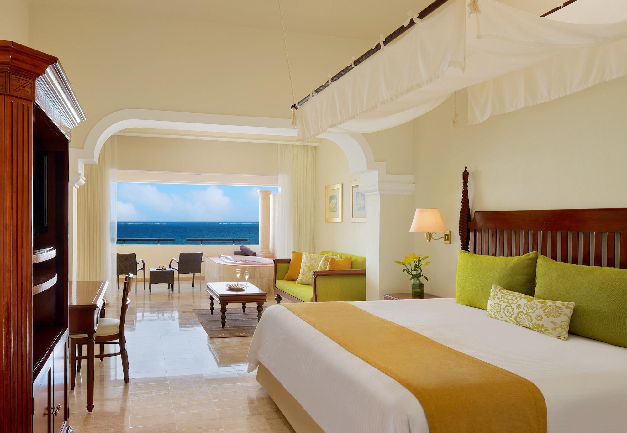 Preferred Club, King Bed, Ocean Front