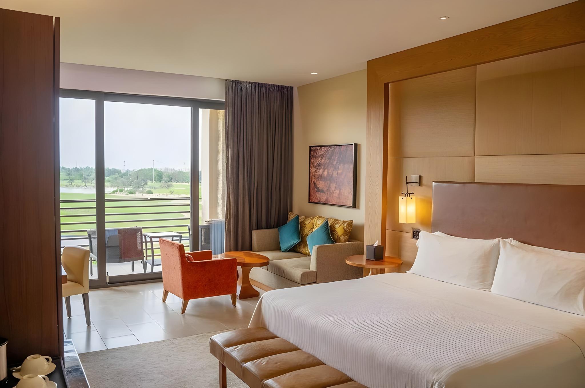 Premium, King Bed, Golf Course View, Balcony, Smoking