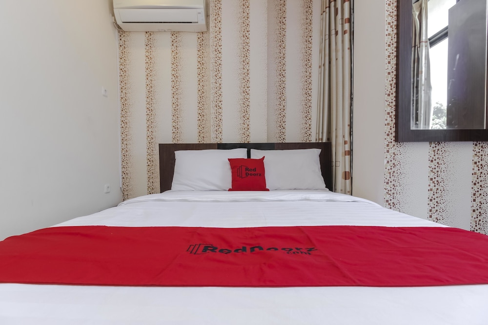 RedDoorz Plus @ Paal 2 Manado (RedDoorz - Elfah Hotel) 12/41