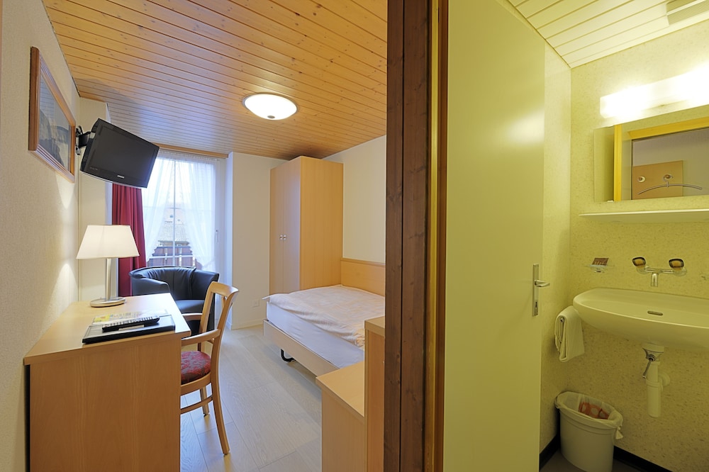 Rossli Hotel 9/64