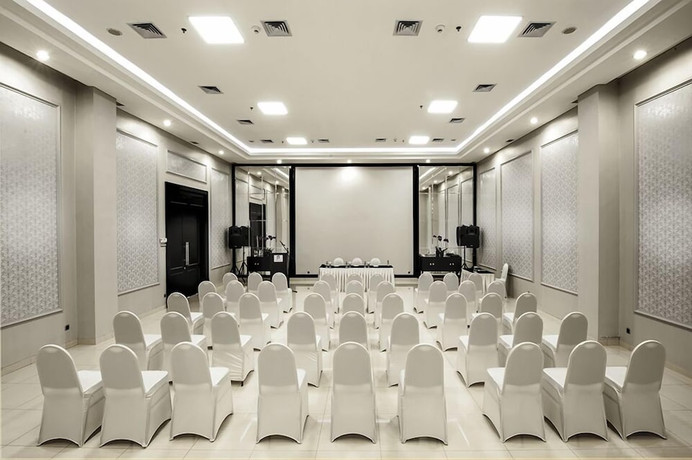 Permata Hotel 41/45
