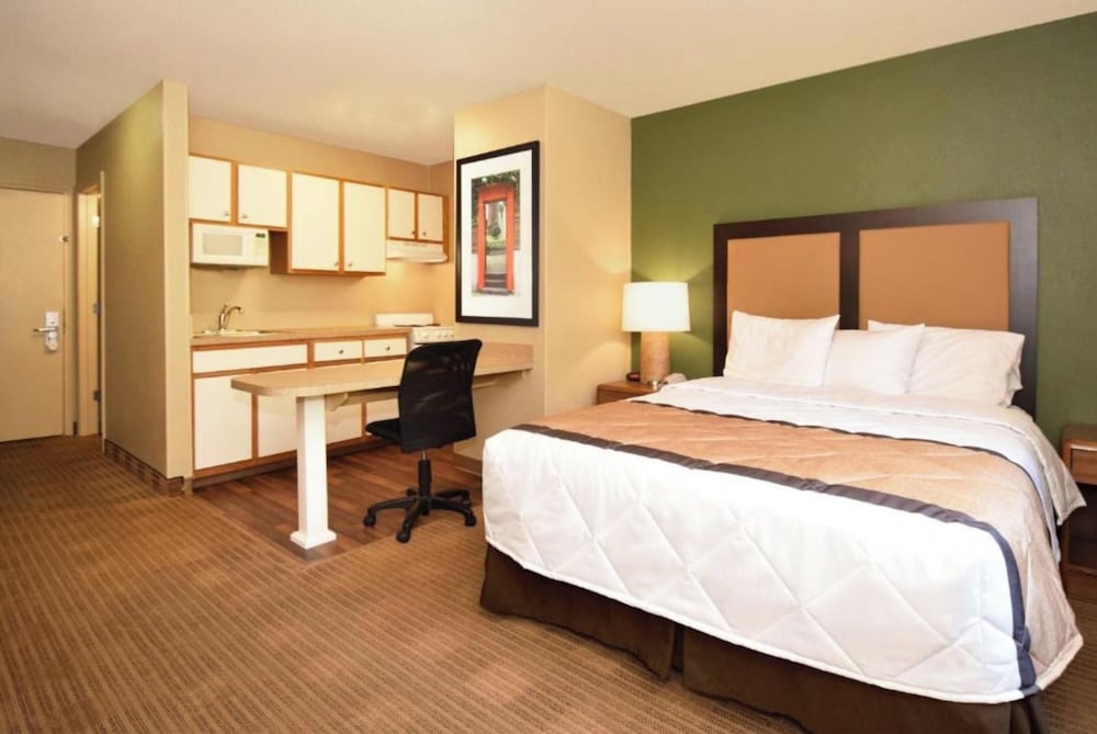 1 Bed - Hearing Accessible, Kitchen