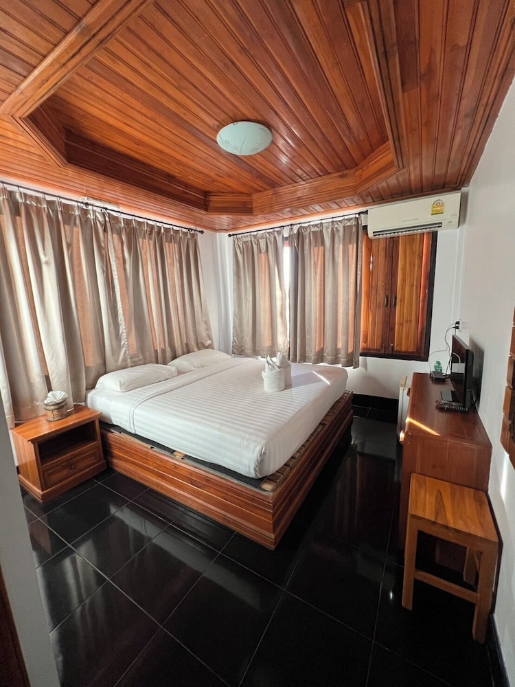 Srisawat Resort 10/29