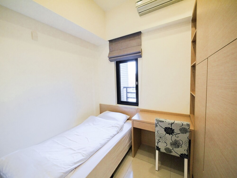 CH Service Apartment 10/48