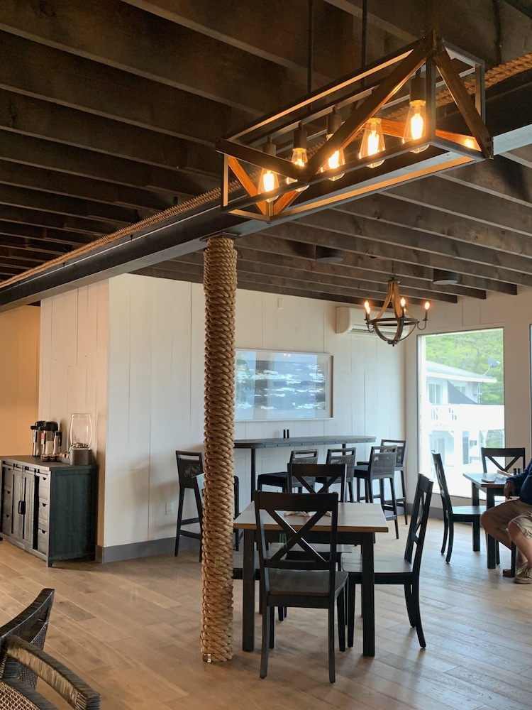Smuggler’s Cove Inn 22/50