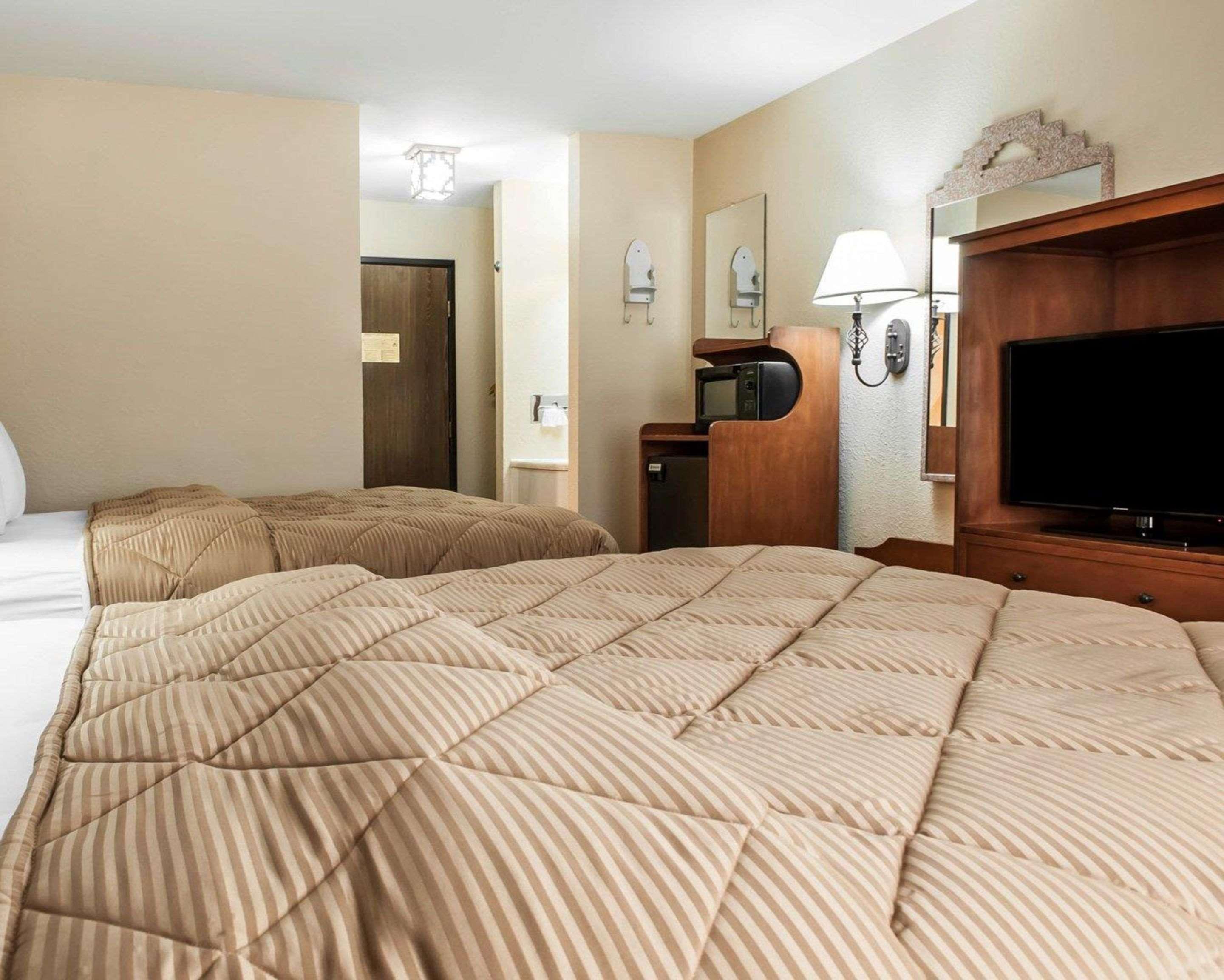 Economy Inn 3/24