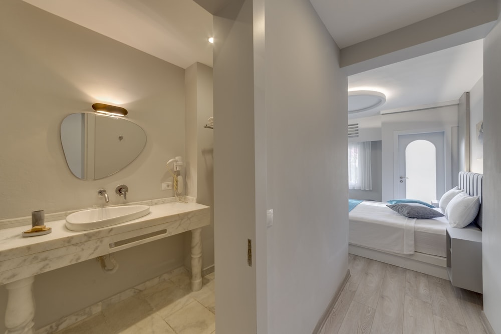 La Brezza Suite &amp; Hotel 60/63