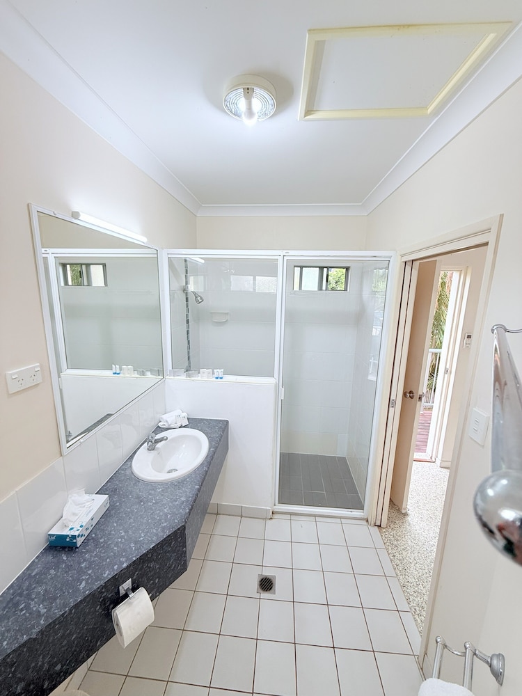 Emu Park Beach Resort 63/63