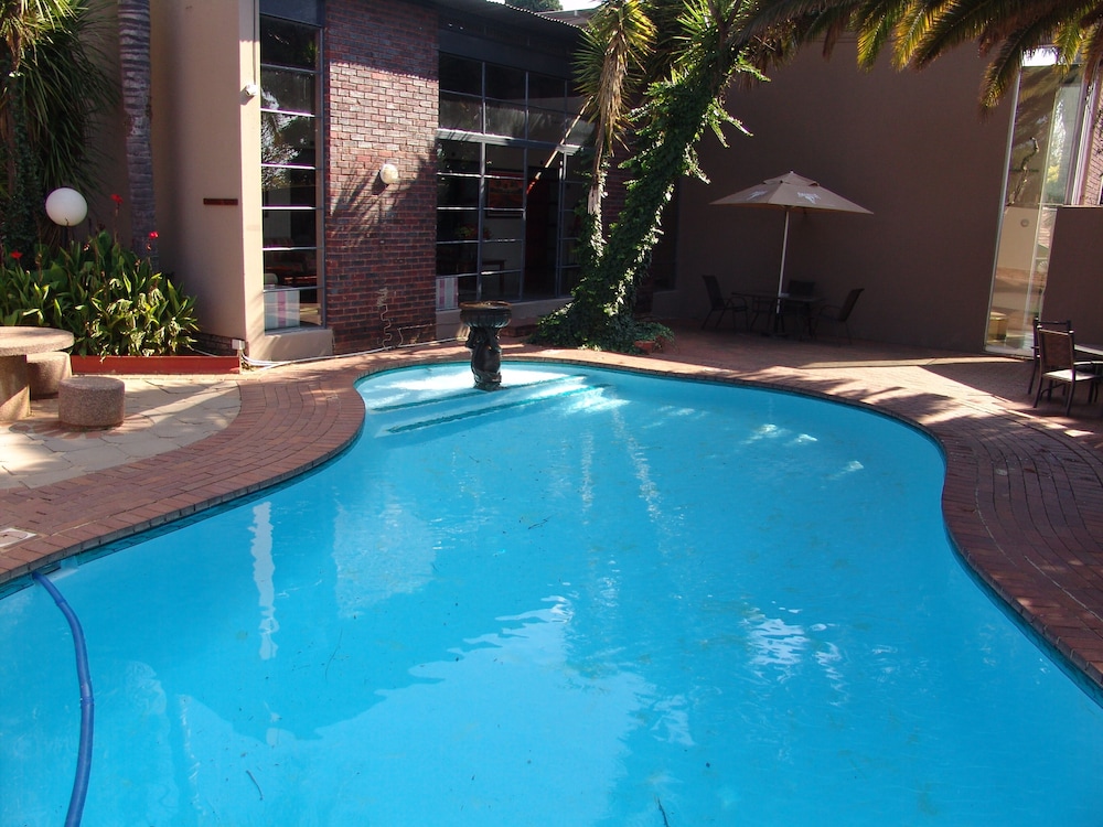 African Moon Corporate House 41/48