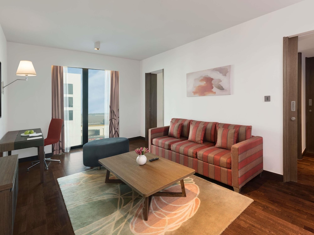 Novotel New Delhi Aerocity 43/64