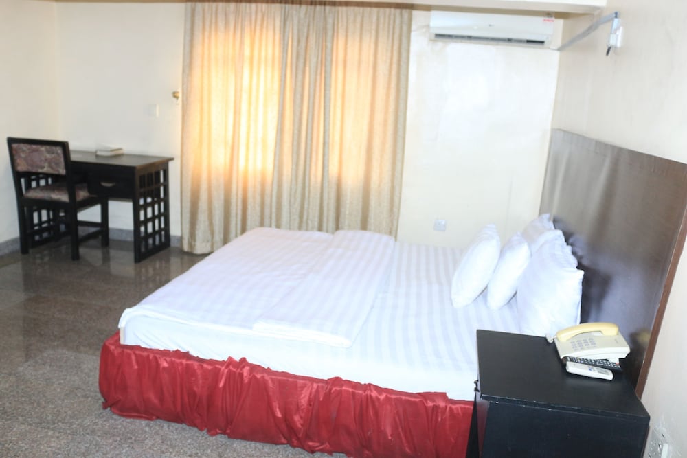 Sissi Hotel 9/17