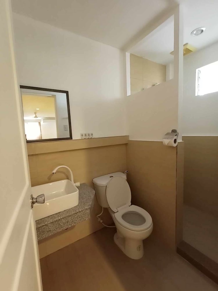 Heartland Hotel Service Rooms And Apartments 42/48