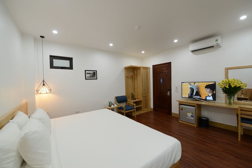 SUITE, DOUBLE OR TWIN BED