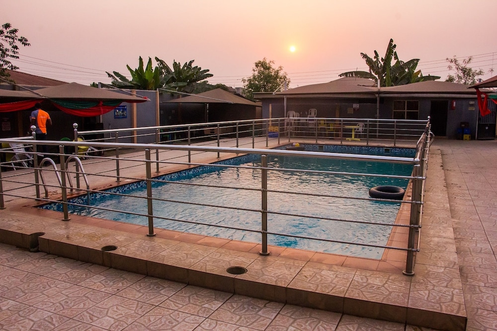 Duckland Hotel And Suites Ltd 20/26