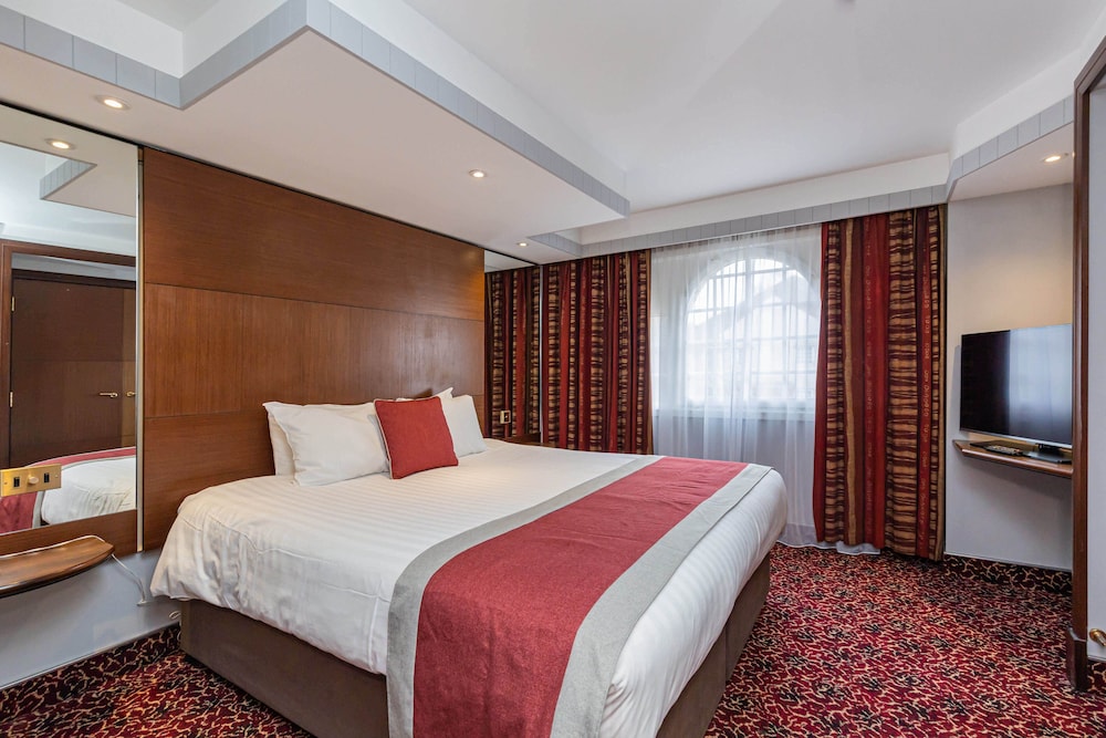 Mercure Tunbridge Wells 24/75